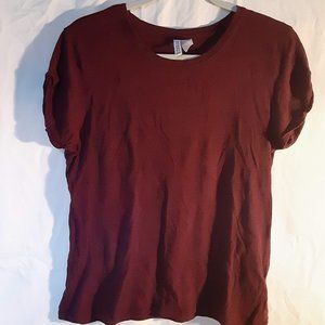 Maroon tshirt